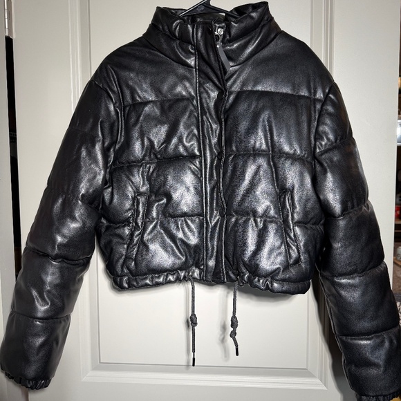 🔥 Love Tree Faux Leather Cropped Puffer Jacket – Size M – Black - Picture 1 of 4